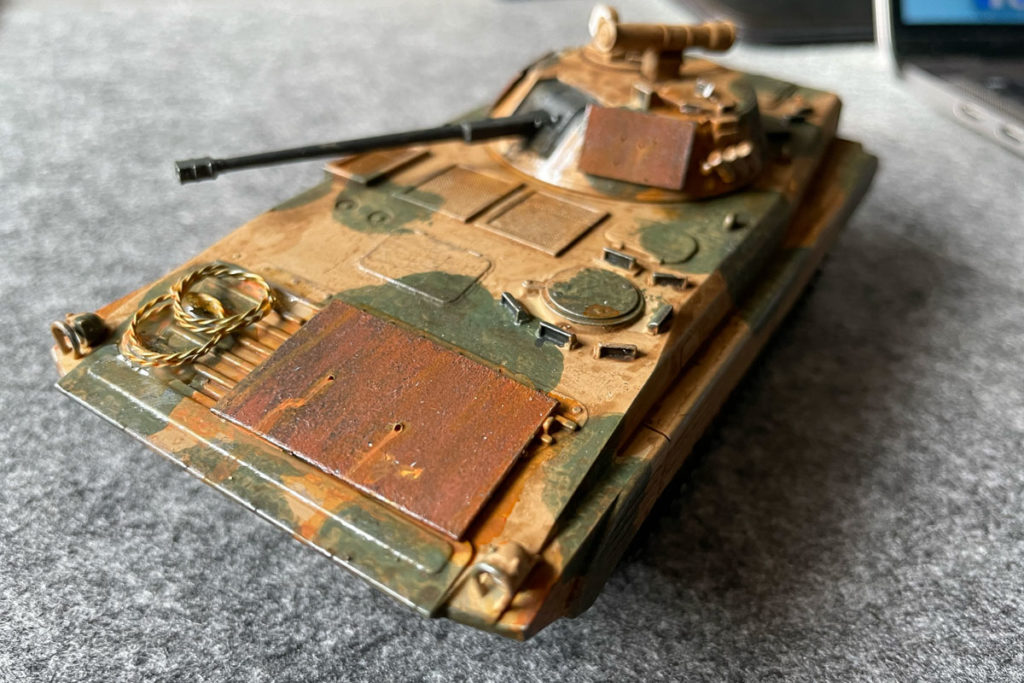 Old and rusty metal modernminiatures.eu